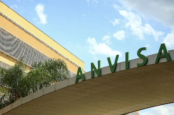 Anvisa suspende lote de medicamentos para hipertensão e câncer de mama