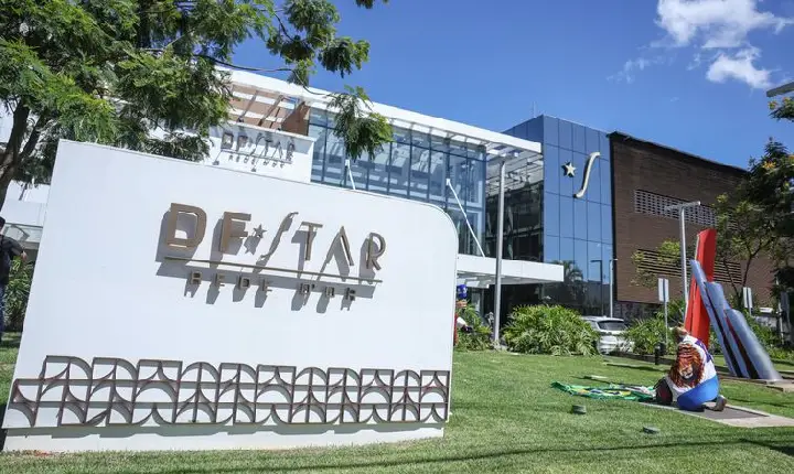 Bolsonaro recebe alta hospitalar e volta a cumprir pena na PF