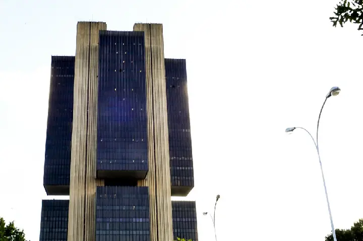 Copom adota cautela por tensões globais e expectativa da inflação