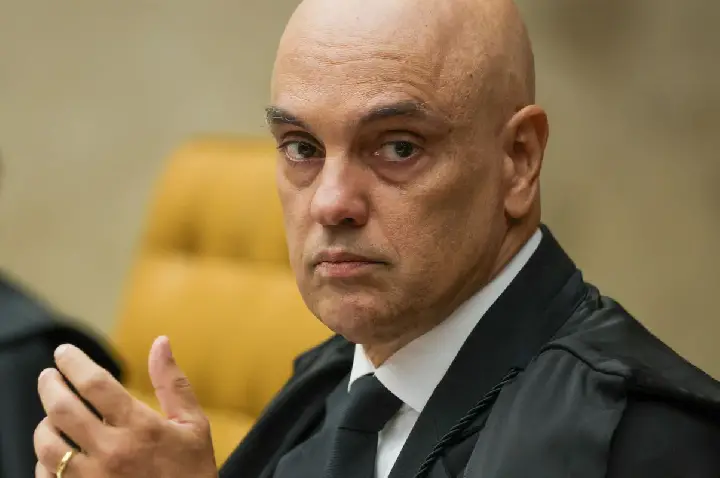 Fachin autoriza AGU a defender Moraes em processo nos EUA