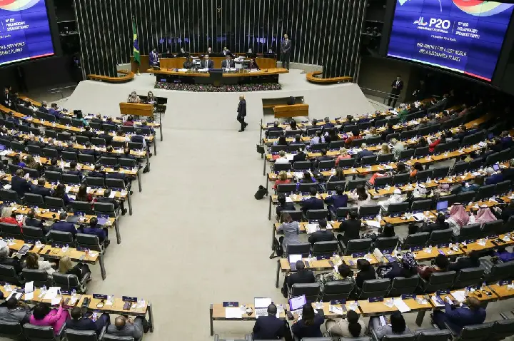 Fachin discursa no Congresso e defende independência dos Poderes