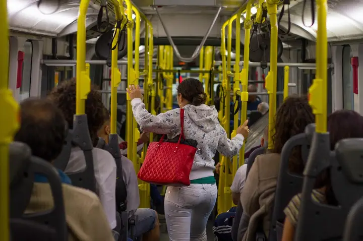 Homens terão que ceder assentos para mulheres no transporte coletivo