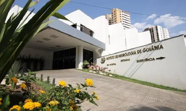 Jovem de Aparecida com tumor raro passa por cirurgia