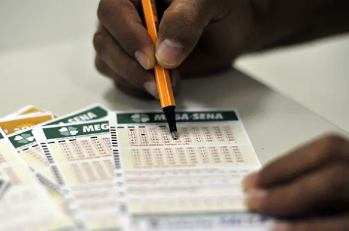 Mega-Sena acumula novamente e prêmio principal vai para R$ 65 milhões