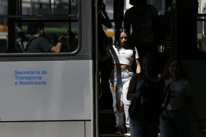 Ônibus urbanos do Rio terão orientações de combate ao assédio 
