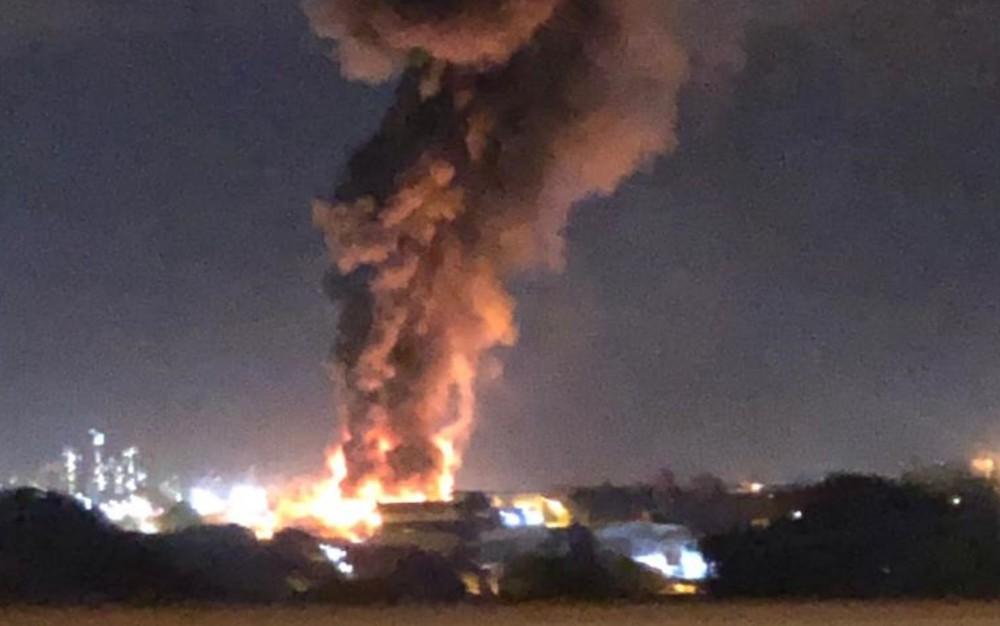 Incêndio atinge empresa de reciclagem, deixa um morto e cinco feridos em Aparecida de Goiânia
