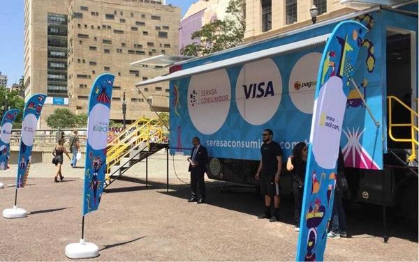 Caminhão da Serasa chega a Goiânia oferecendo serviços de graça e educação financeira