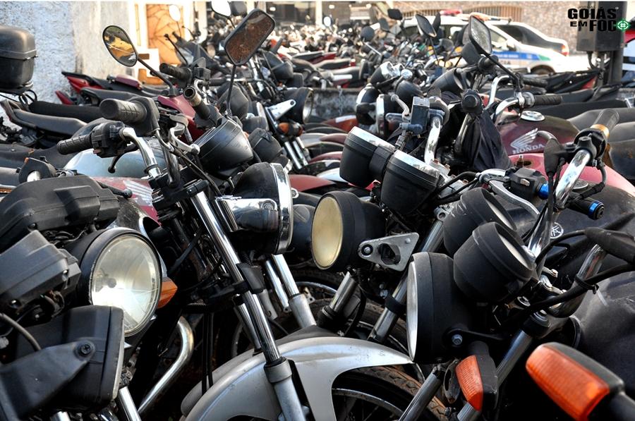 Polícia Civil de Aparecida de Goiânia procura proprietários de motos recuperadas após crimes de furtos e roubos