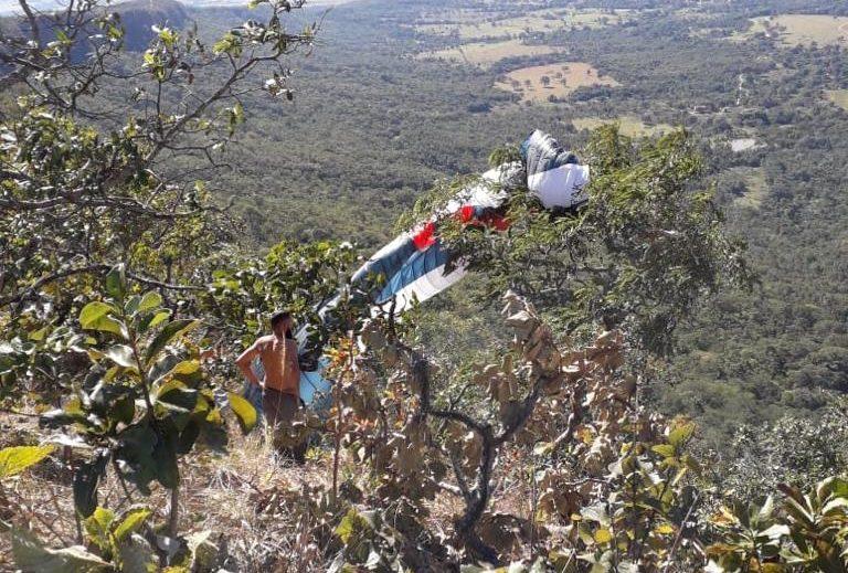 Sargento aposentado da PM morre em acidente de parapente, em Jaraguá