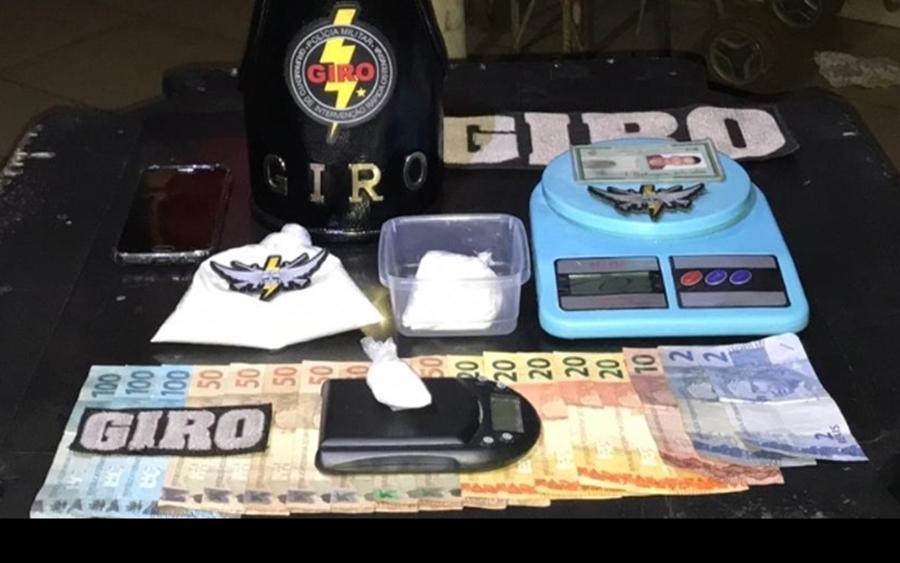 Polícia Militar prende traficante na hora da entrega dos entorpecentes em Trindade-GO