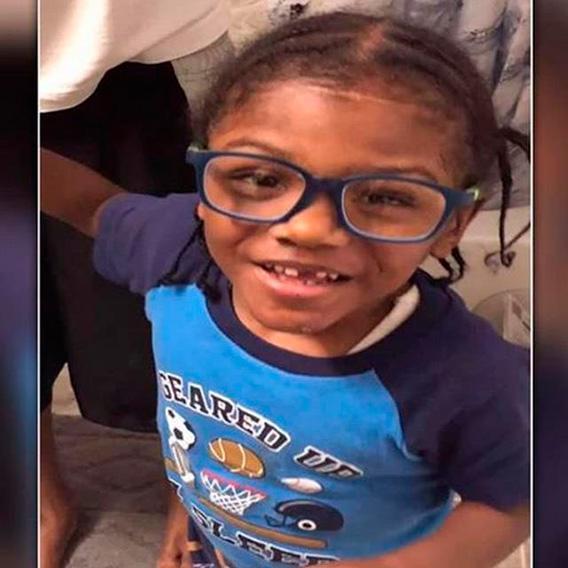 Mãe mata filho com água fervendo durante banho