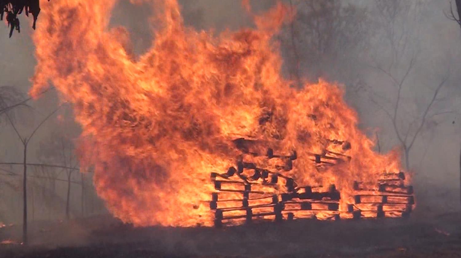 Incêndio de grandes proporções destrói Serra das Areias casas e chácaras vizinhas