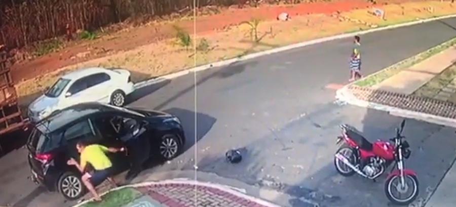 Vídeo mostra briga que acabou em morte por causa da transferência de um veículo em Goiânia
