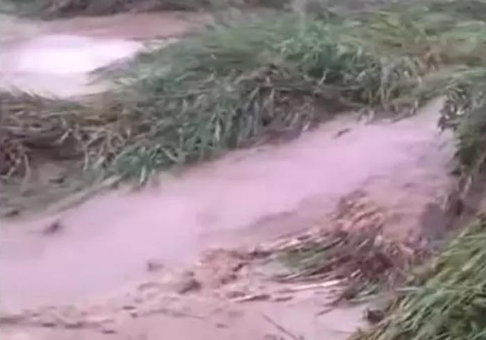 Açude se rompe no Vale do Jequitinhonha, em Minas Gerais