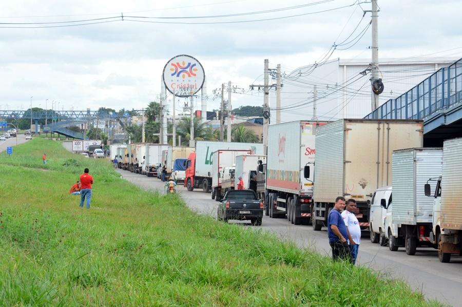 Caminhoneiros reclamam de dificuldades nas Indústrias de Alimentos em Goiás