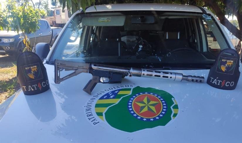 Casal é preso com fuzil de R$ 250 mil, 