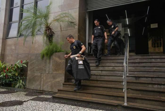 PF vai investigar denúncias sobre vazamento de operação Furna da Onça para Flavio Bolsonaro
