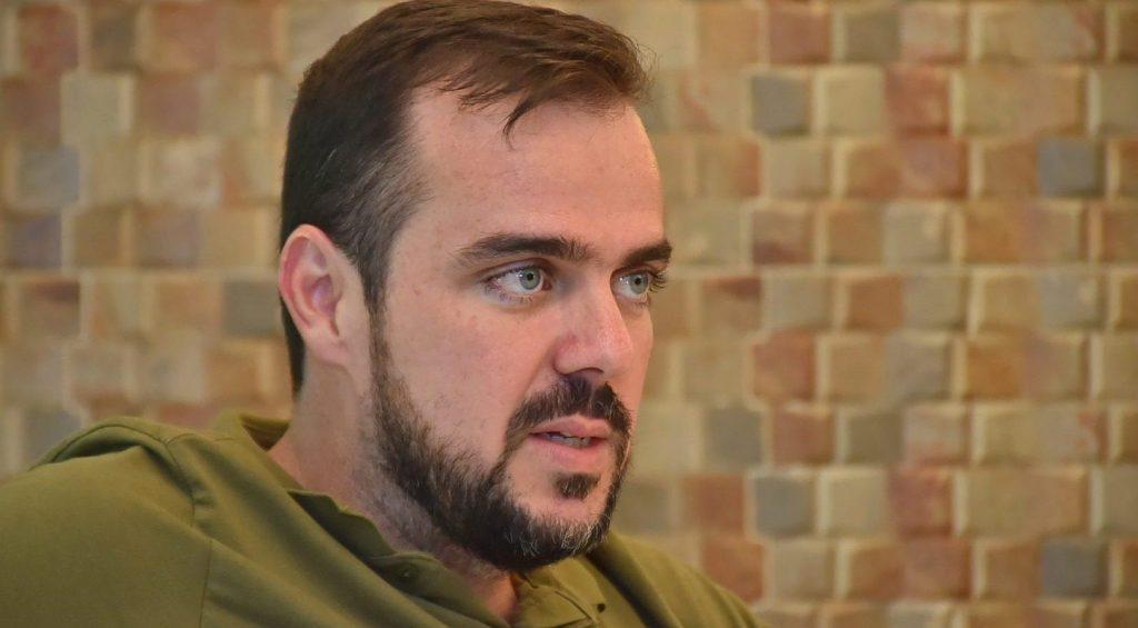 VEJA O VÍDEO: Lançaram rojões em direção da minha casa, relata Prefeito Gustavo Mendanha