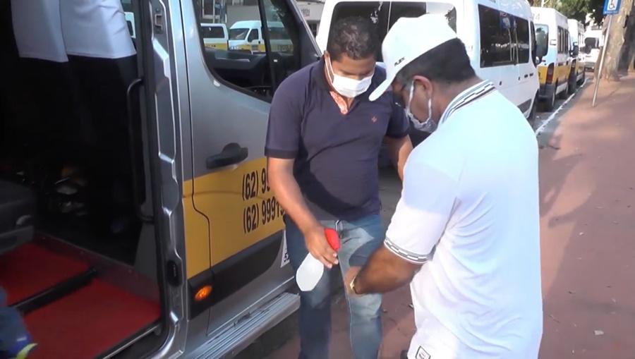 (Vanzeiros)Motoristas oferecem transporte gratuito na capital