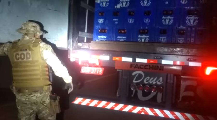Carga de cerveja de origem duvidosa é apreendida pela polícia 