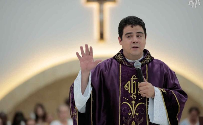 Veja o vídeo: Padre Robson de Oliveira fala pela primeira após operação do Ministério Público