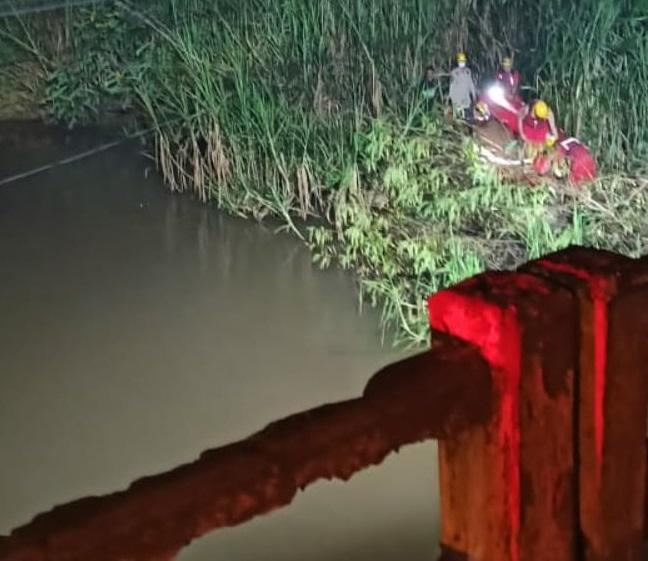 Motorista perde o controle e carro cai no Ribeirão João Leite em Goiânia