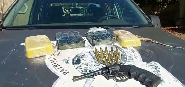 Durante bloqueio do Batalhão Ambiental, policiais militares localizaram ponto de tráfico de drogas em Caldas Novas