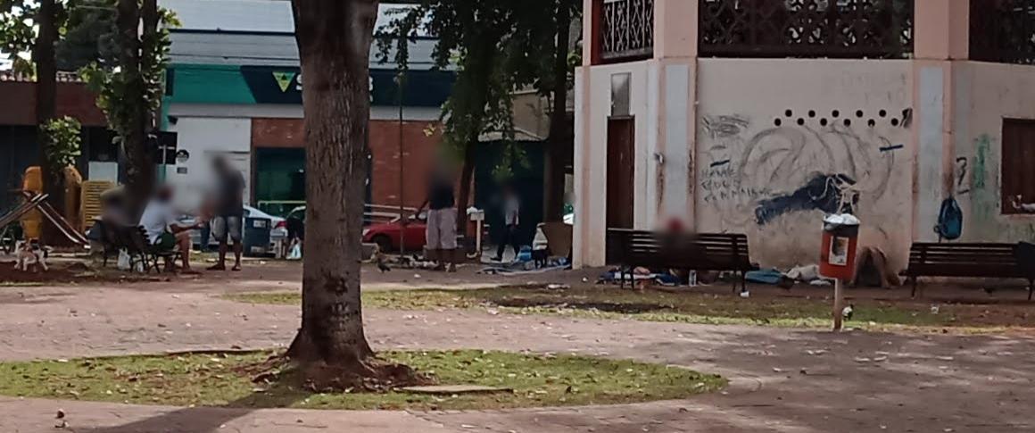 Praça Coronel Joaquim Lúcio em Campinas, a nova cracolândia de Goiânia