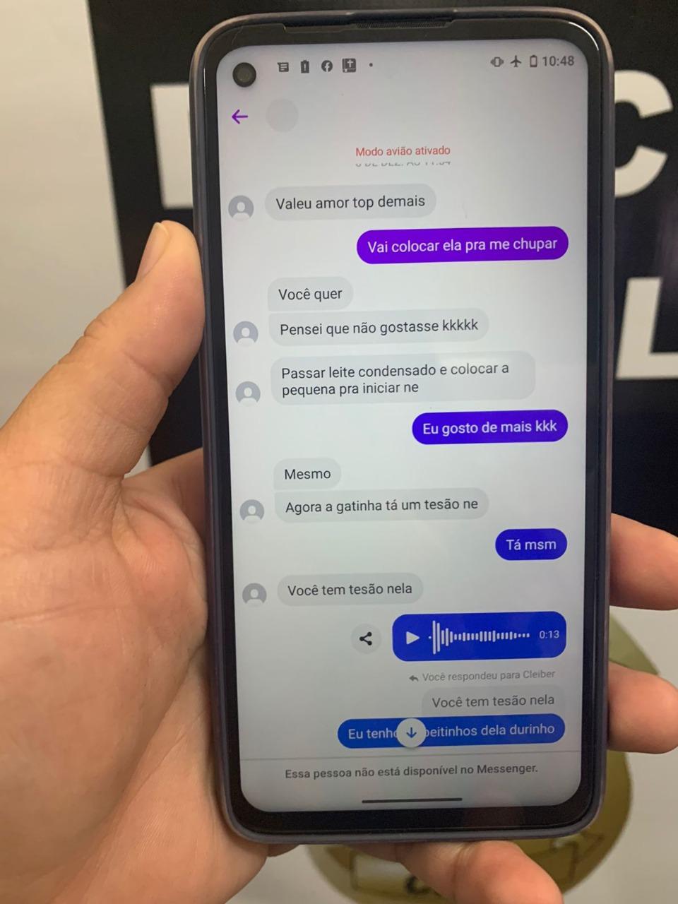 Com os dedos na criança, mulher preparava filha de 3 anos de idade para relação sexual com homem