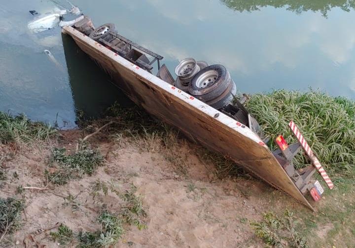 Caminhoneiro morre em acidente no Rio dos Bois, em Cezarina  