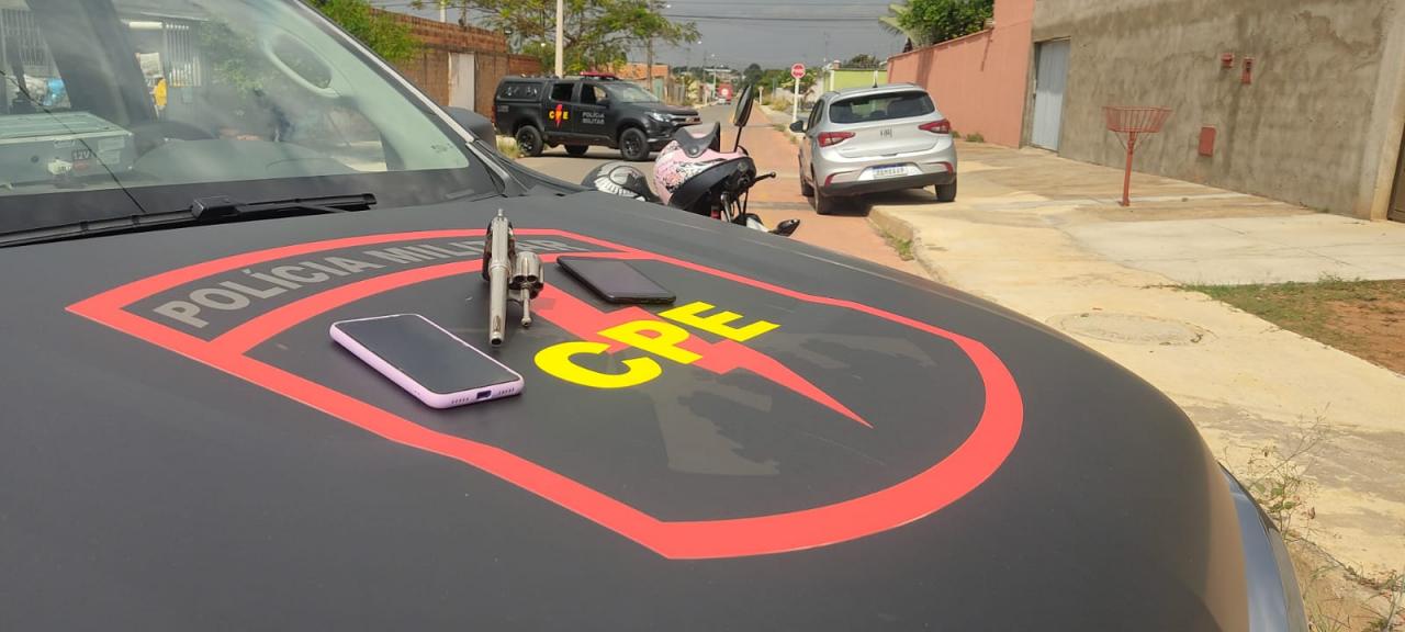 Após vítima rastrear o telefone, suspeito de cometer assaltos é morto durante troca de tiros