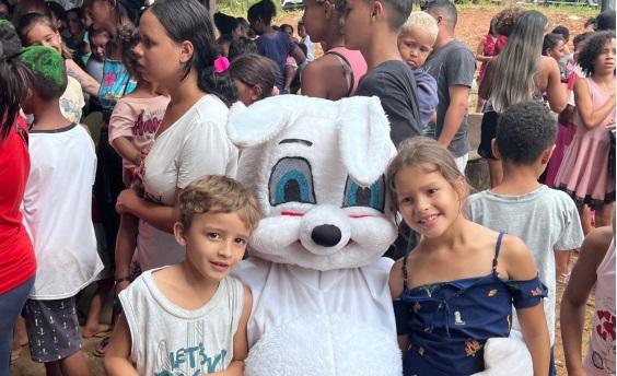 Empresa privada realiza ação de Páscoa em comunidade de Aparecida de Goiânia