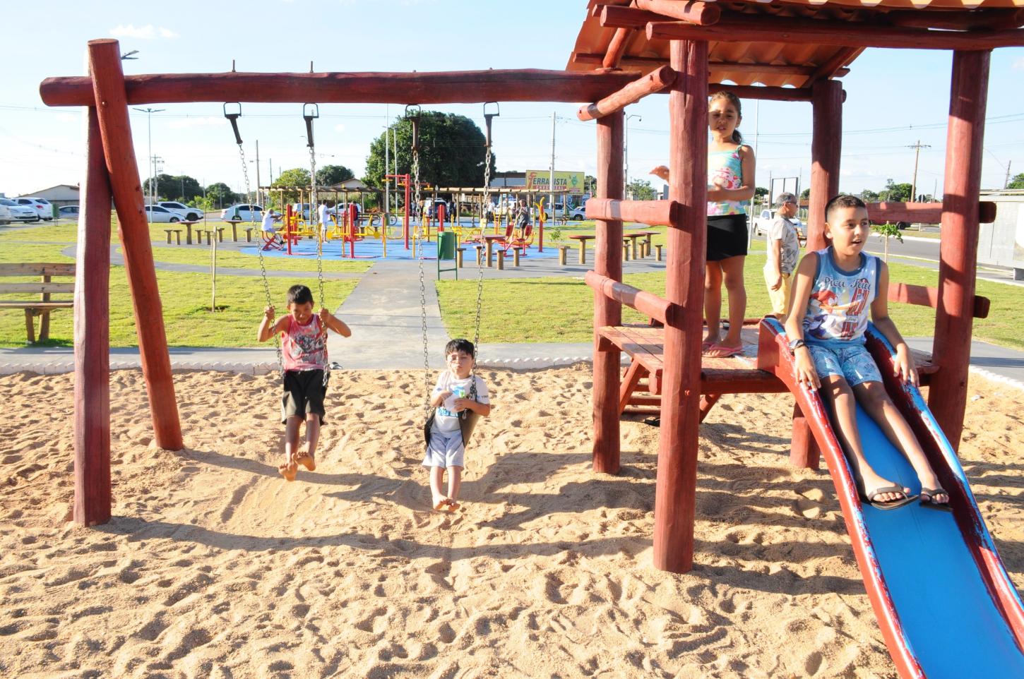 Prefeito Vilmar entrega Praça Cora Coralina a moradores do Jardim Boa Esperança