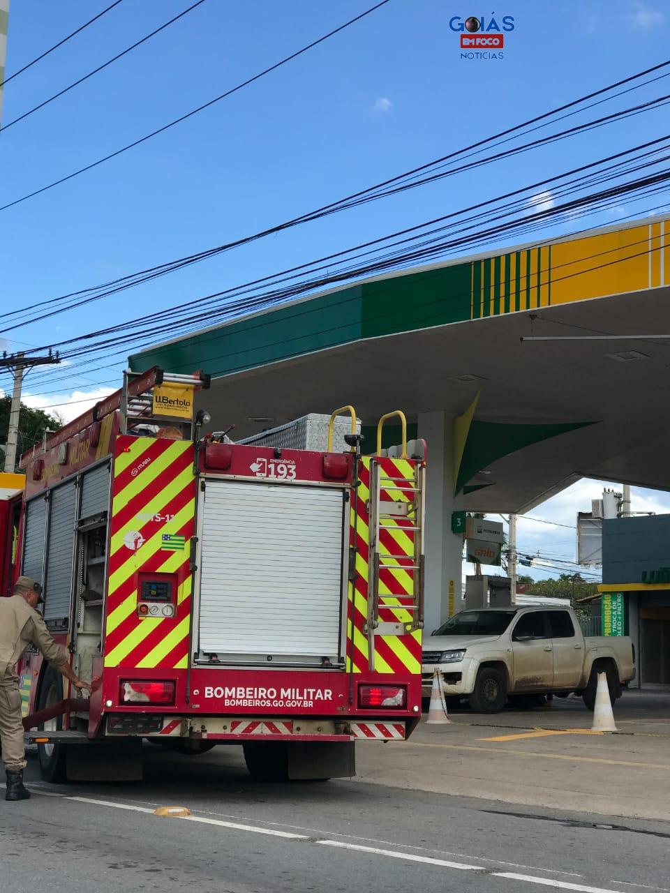 Bombeiros atendem vazamento de etanol em posto de combustível de Goiânia