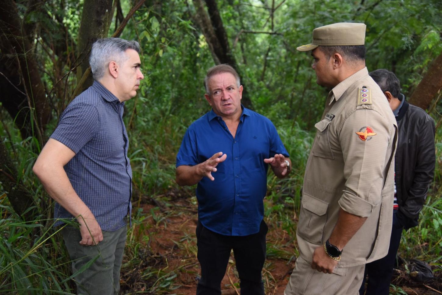 Prefeito Vilmar Mariano visita local das buscas pela menina Samyla Vitória