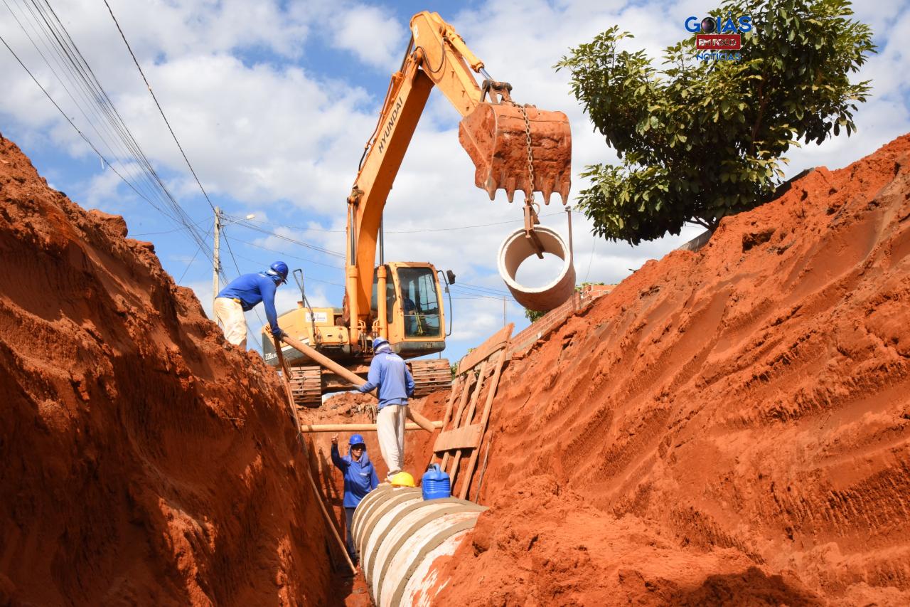 Obras de pavimentação avançam na Vila Delfiore e Jardim Cascata