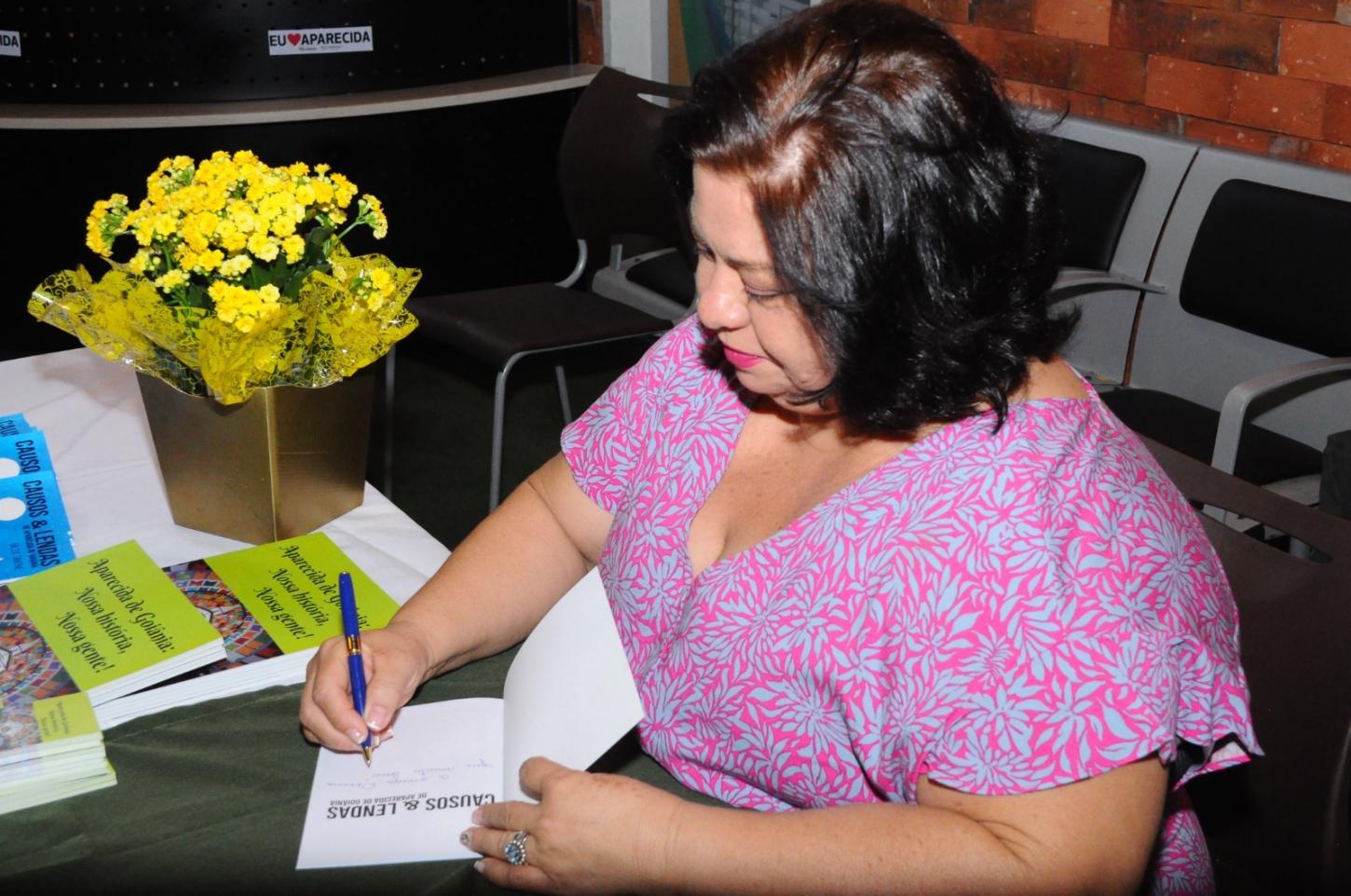 Escritora Nilda Simone será empossada membro da Academia Aparecidense de Letras nesta sexta (23)