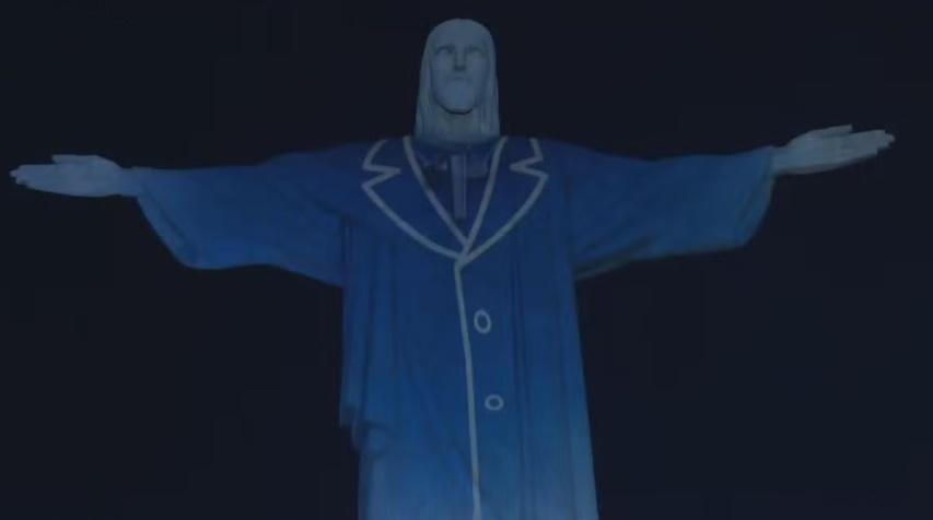 Vestido de Sílvio Santos, Cristo Redentor do Rio de Janeiro presta homenagem ao apresentador 