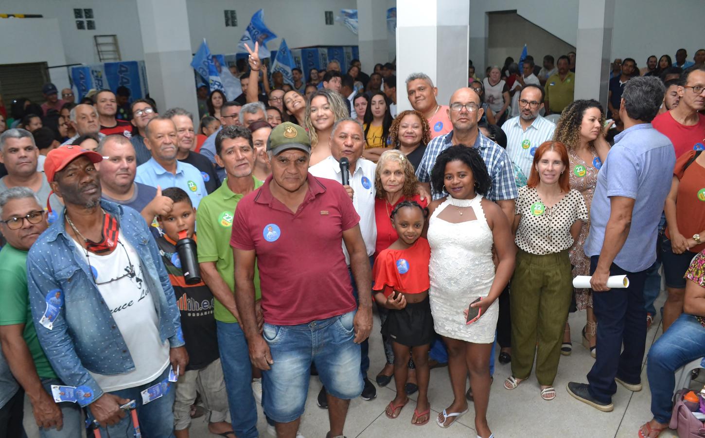 Araújo reúne centenas de líderes e demonstra força no União Brasil