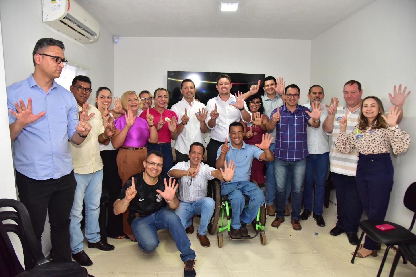 Vilela agradece e pede empenho aos candidatos e candidatas à Câmara Municipal pela coligação Pra Aparecida Seguir Avançando