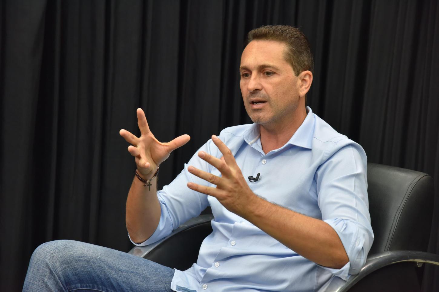 Vilela defende Maguito e diz que “Aparecida vai enterrar é a falta de respeito”