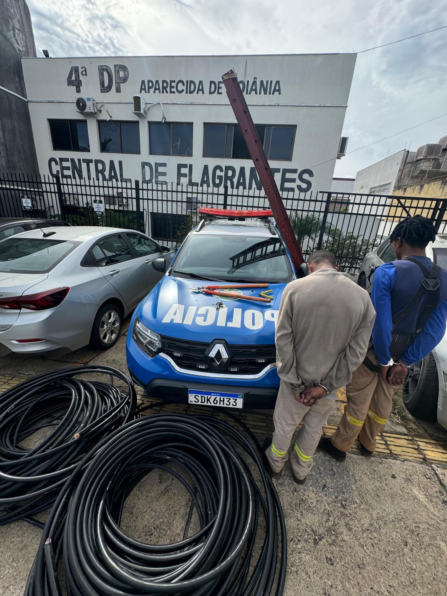 PMs do 41º BPM prendem falsos técnicos furtando fios de telefonia em Aparecida