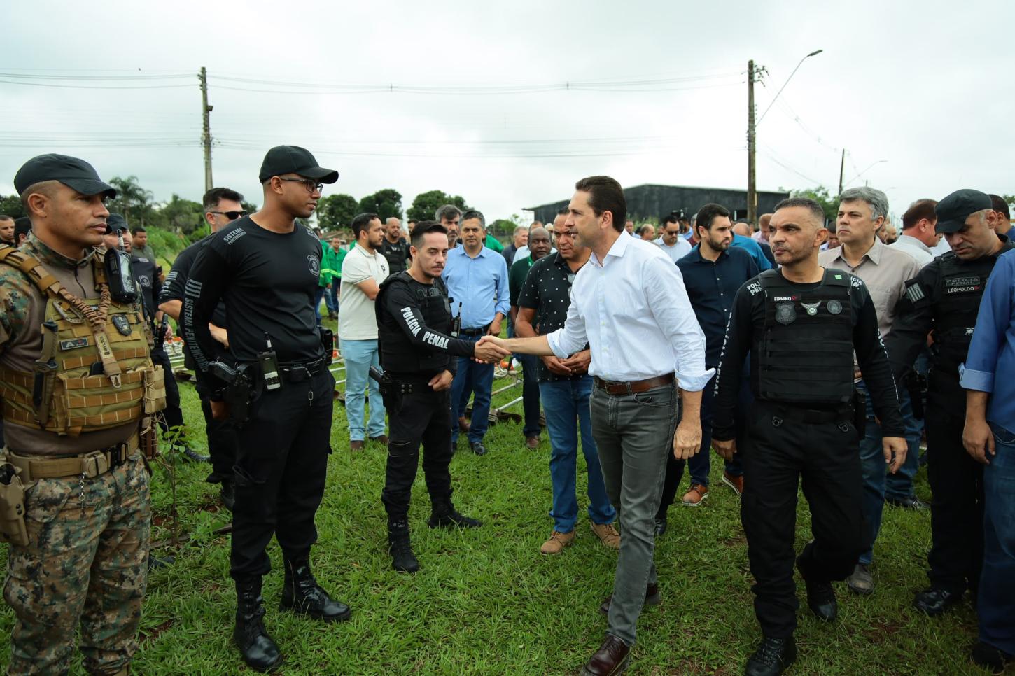Reeducandos reforçam limpeza urbana e roçagem em Aparecida