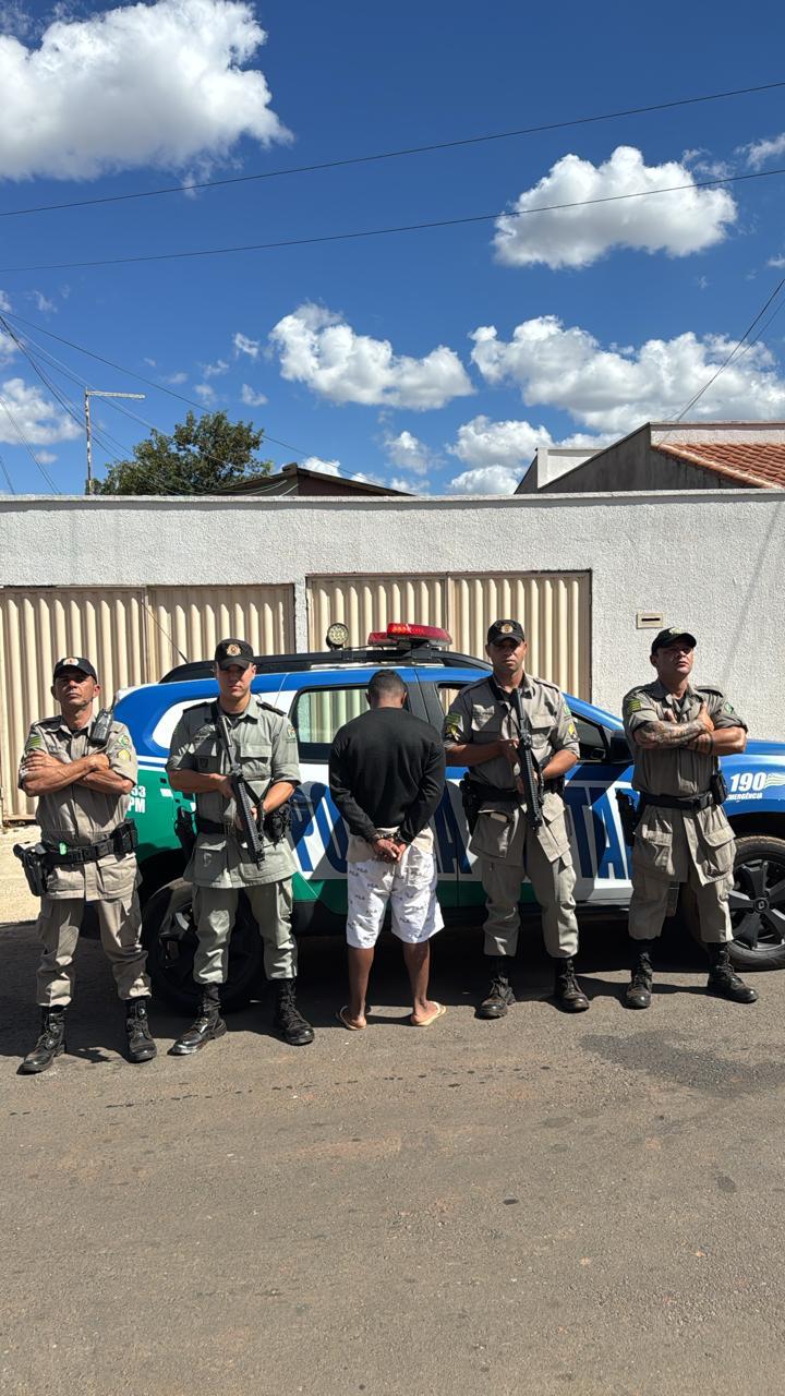 PRESO EM FLAGRANTE RAPAZ QUE MATOU HOMEM A FACADAS EM SENADOR CANEDO 