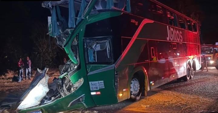 Acidente com ônibus da Viação Moreira deixa vários feridos