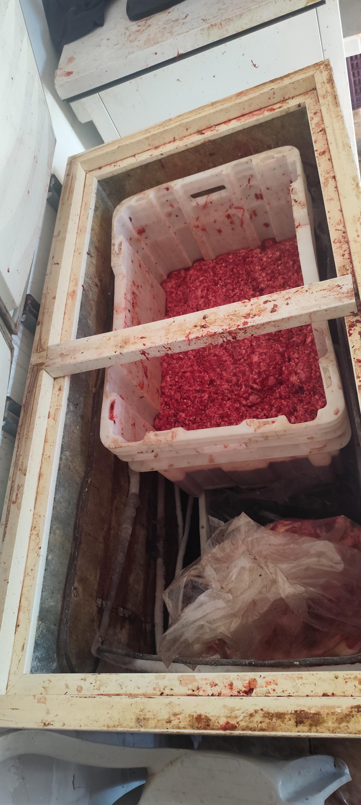 Fábrica clandestina de linguiça é fechada em Aparecida