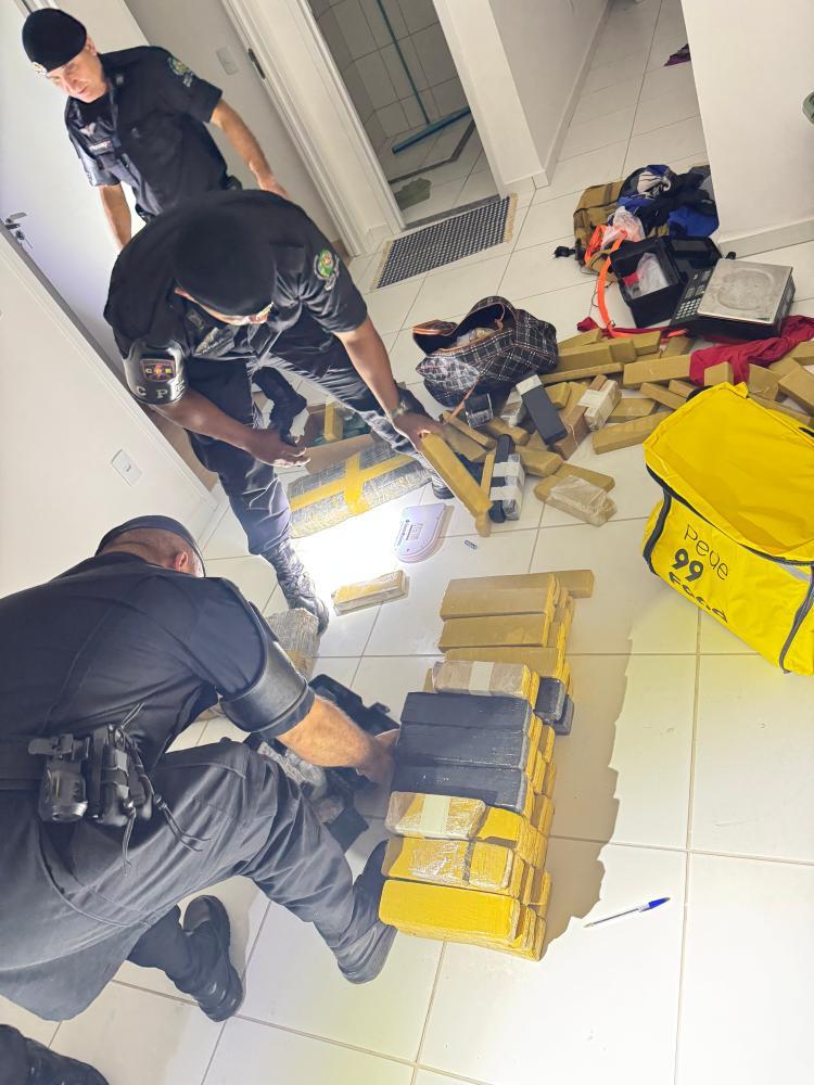 Polícia apreende drogas e atestados médicos em Aparecida de Goiânia