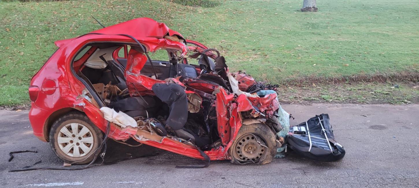 Colisão frontal entre carro e carreta deixa cinco mortos na BR-414, em Vila Propício