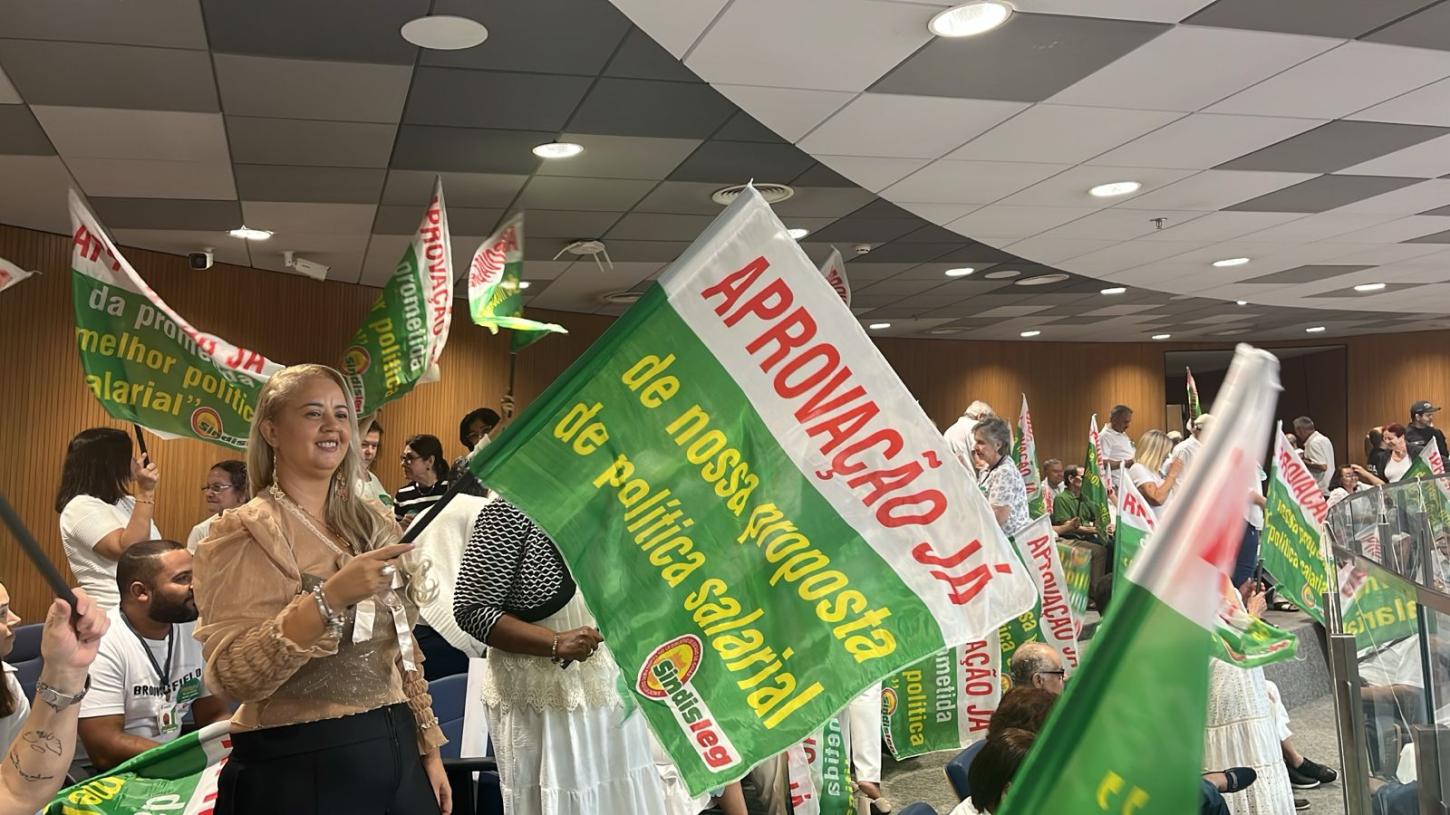 Servidores da Assembleia Legislativa protestam por melhoria salarial