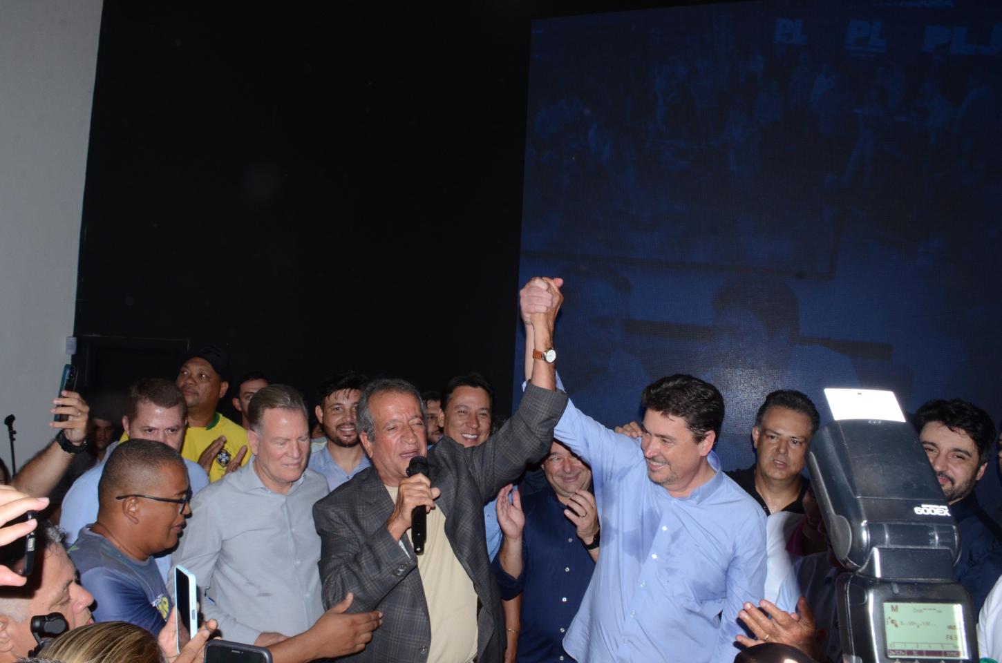 Waldemar da Costa Neto relatou que pesquisa que será divulgada na segunda-feira (23) mostrará Flávio Bolsonaro liderando em São Paulo.